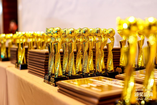 双奖加冕！BB贝博显示荣获慧聪LED显示屏行业品牌盛会两项大奖